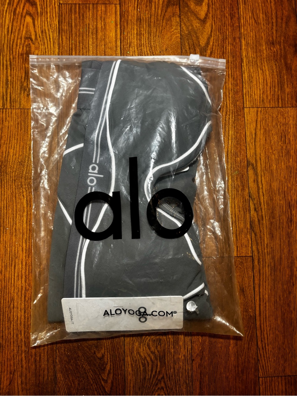 ALO Yoga Gray Sports Bra and Legging Set with White Piping - Picture 2 of 2